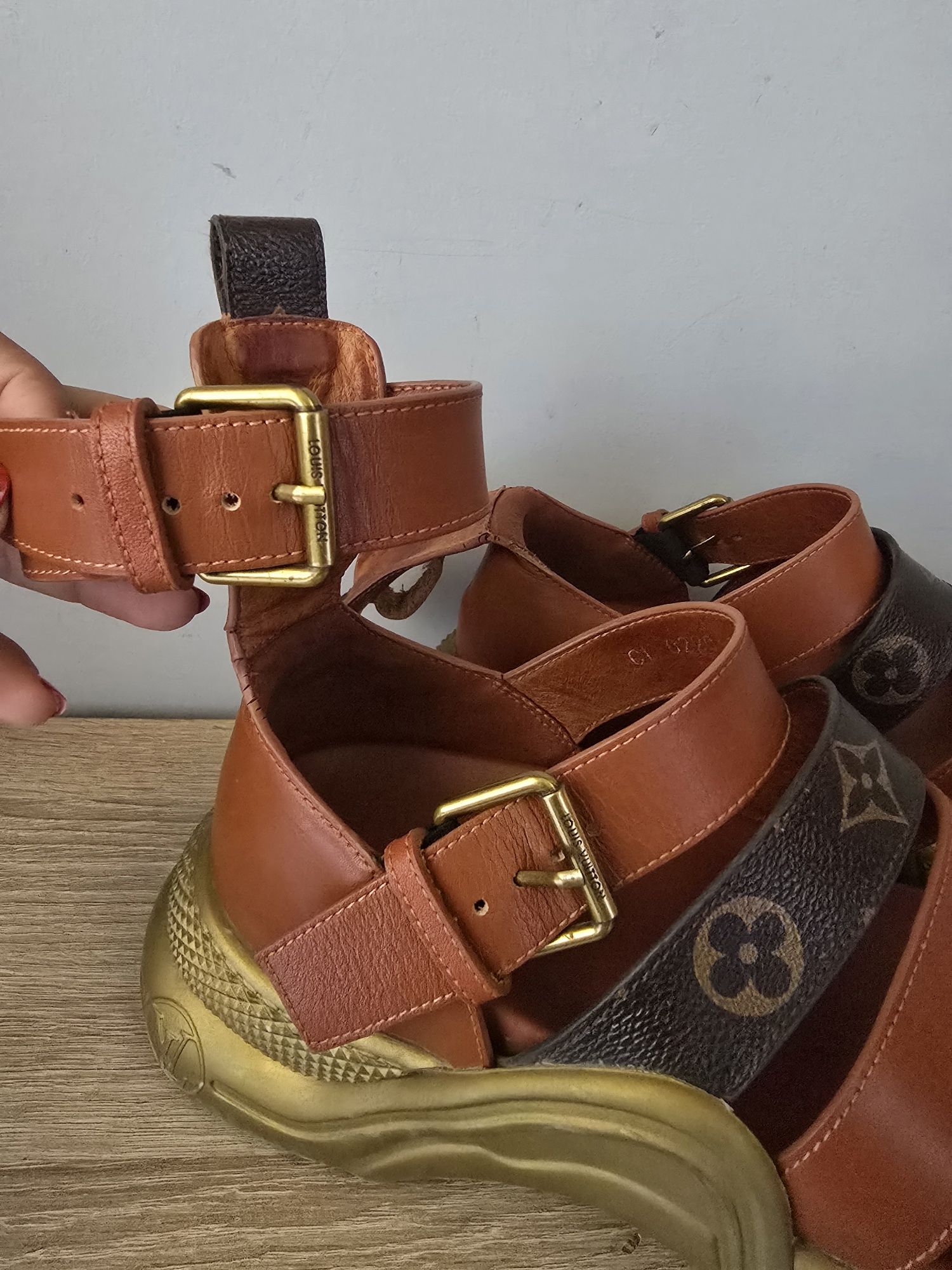 Сандали luis vuton, michael kors, ugg