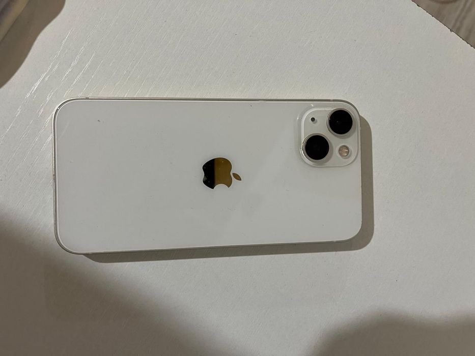 Айфон 13. В хорошем состояний. Емкость 86% в подарок чехлы