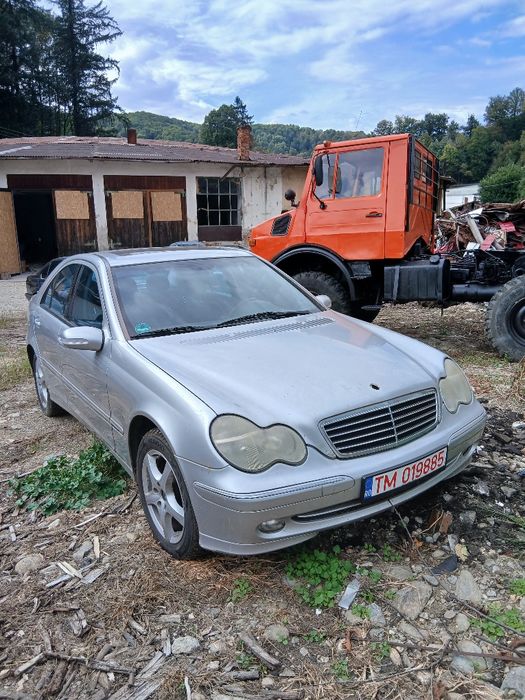 Vând Mercedes C180