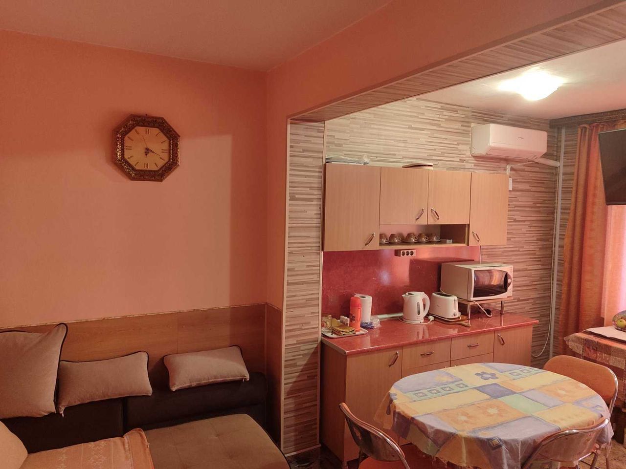 Продава се Четиристаен апартамент в Варна, Бизнес хотел - 115 кв.м за 1644 €/кв.м - Снимка #1