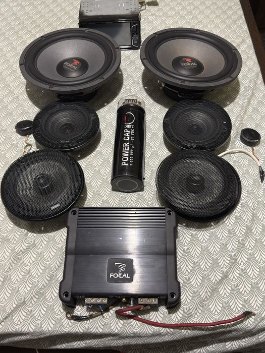 Vand linie audio Alpine, cu statie si boxe Focal