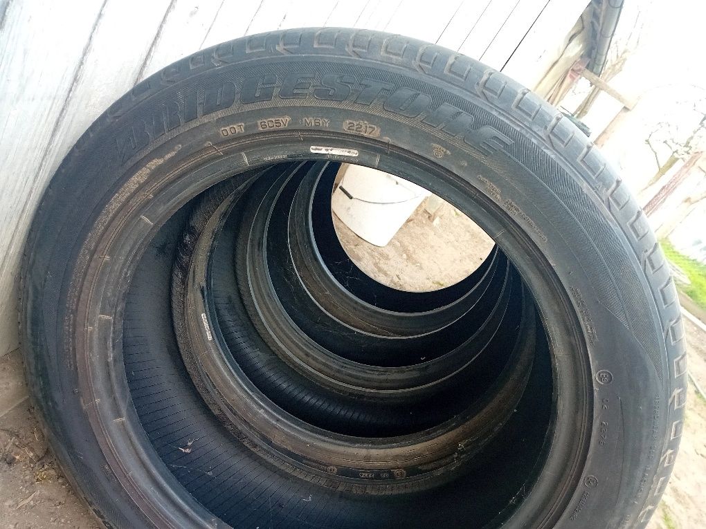 Vând set 4 anvelope de vară 235 50 18 Bridgestone în stare buna