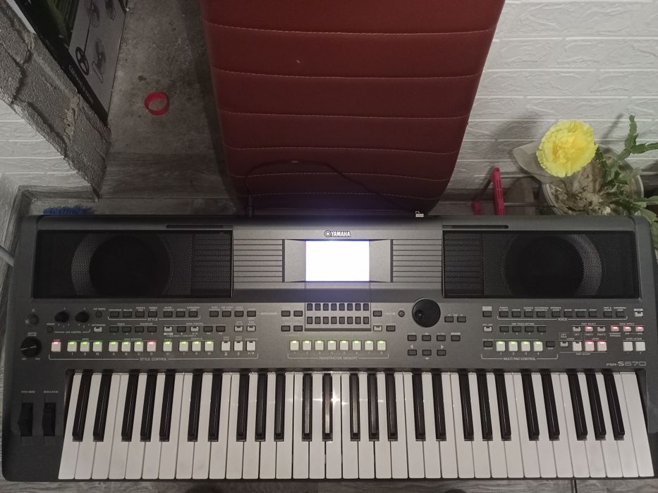 Продам синтезатор Ямаха пср s670