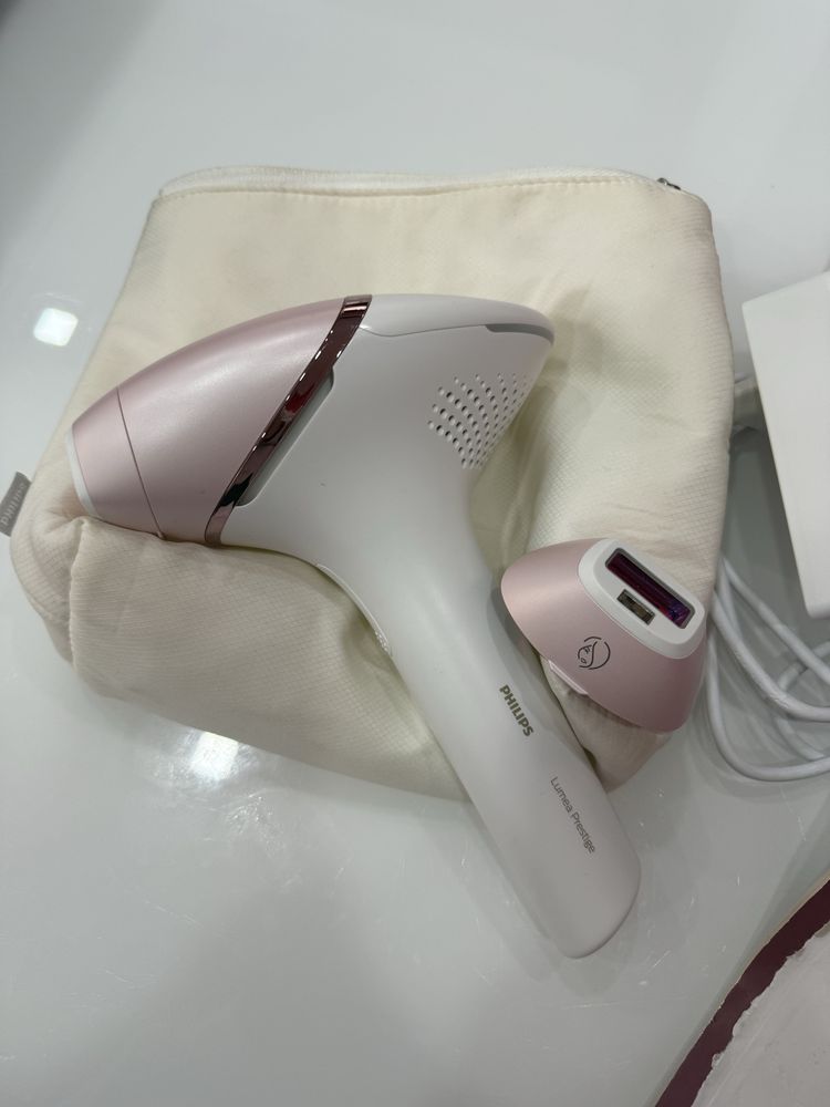 Фотоепилатор Philips LUMEA BRI950