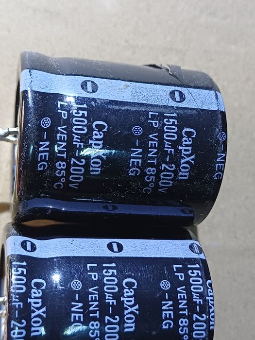 Condensator electrolitic 1500uF  200v
Esr masurat 0,08R
Pretul este pe