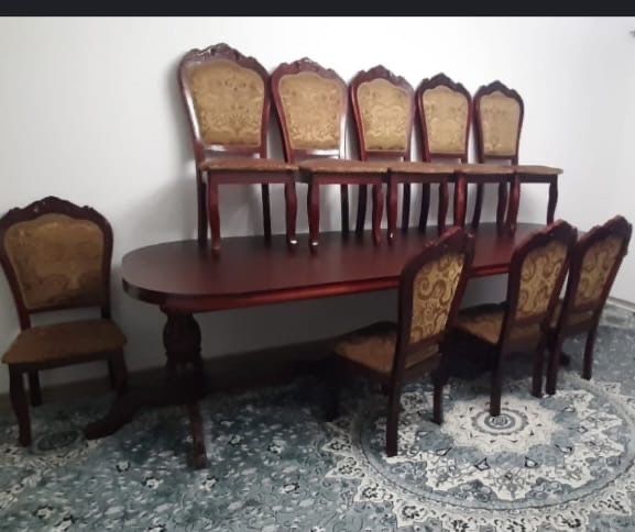 Стол со стульями