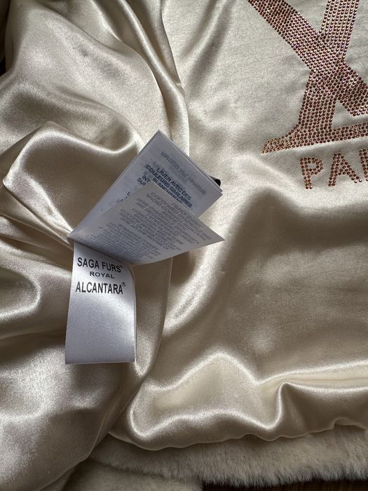 Haină ALCANTARA, LOUIS VUITTON,cu gluga cu blană naturala de vulpe,