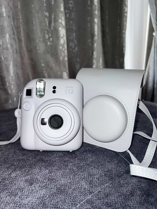 Продаю Instax mini 12
