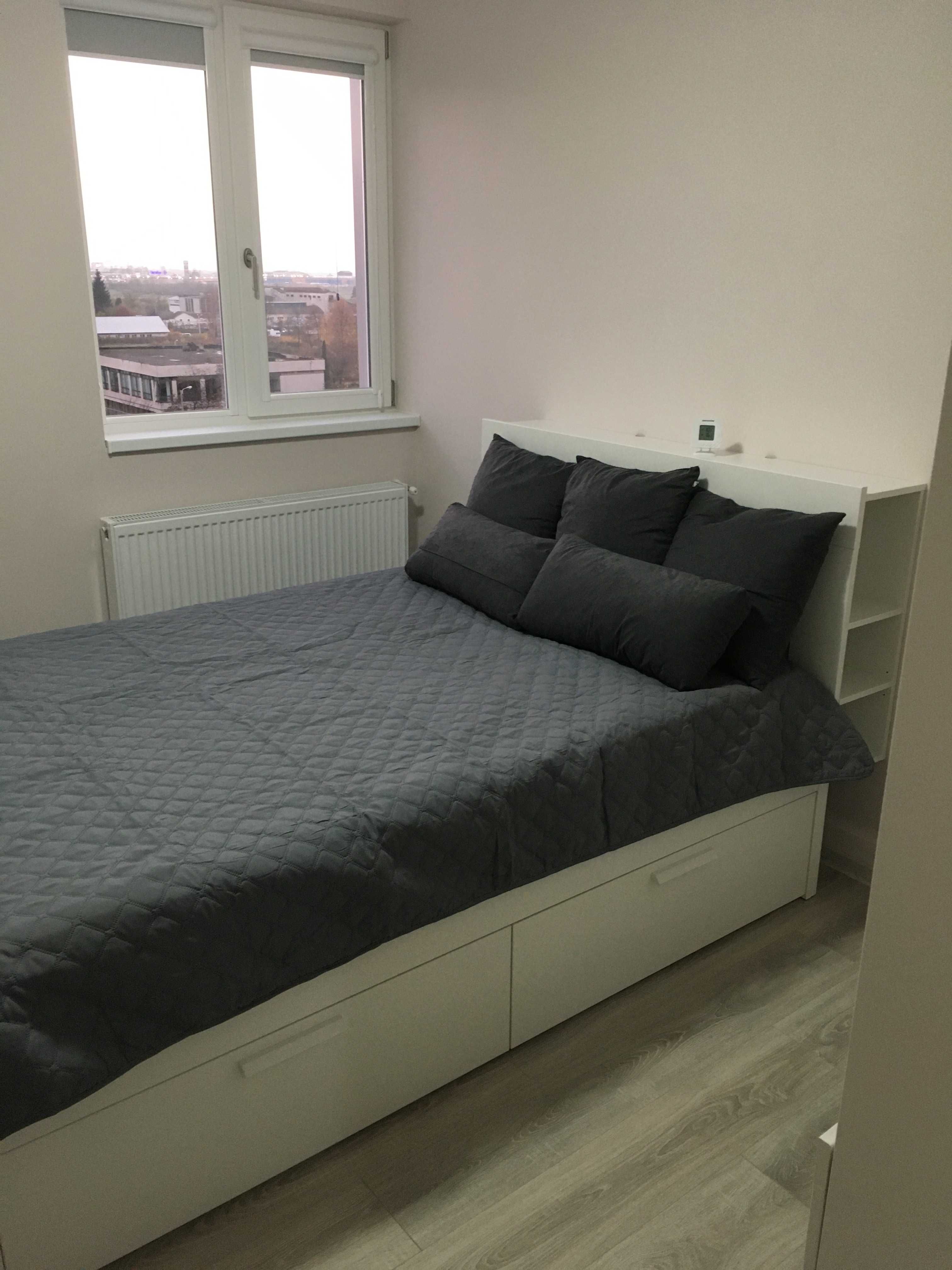Închiriez apartament 3 camere, decomandat, deosebit