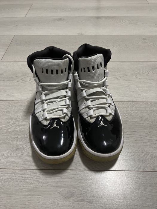 NIKE Air Jordan Max Aura