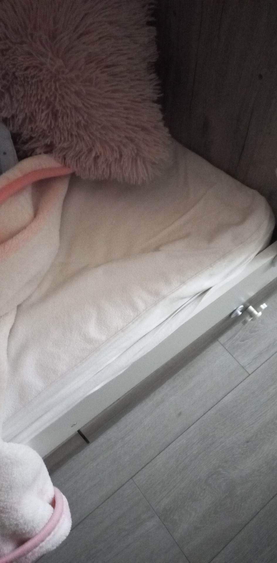 Детско легло с шкафчета, ракла, люлка.