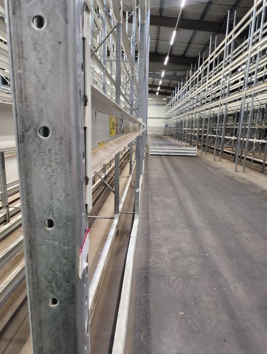 Rafturi metalice albe zincate