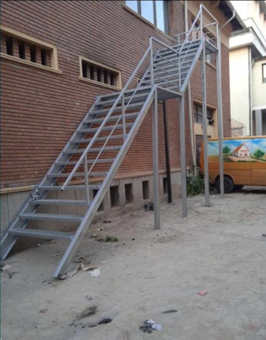 Scară zincată profesionala