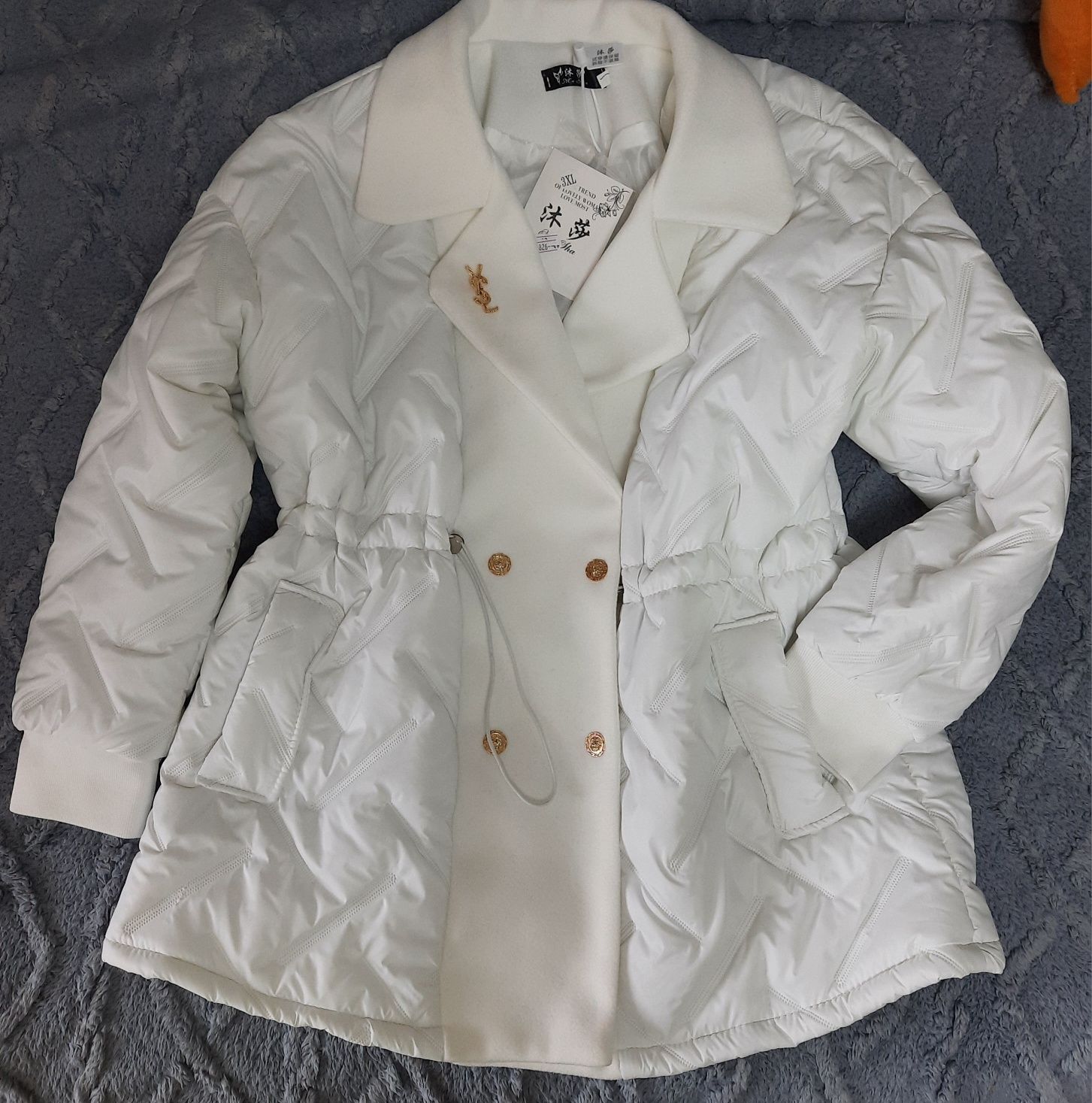 Весенняя куртка 46-48 рр,белая