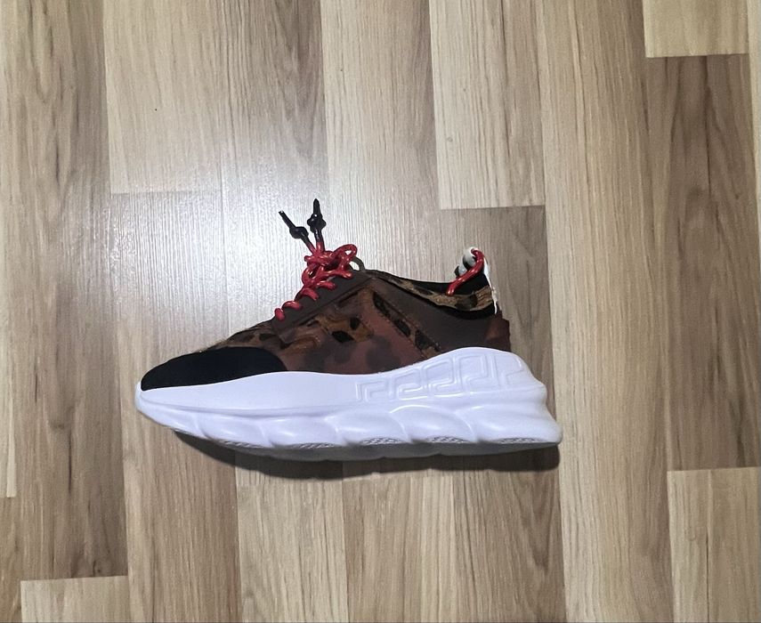 Versace chain reaction