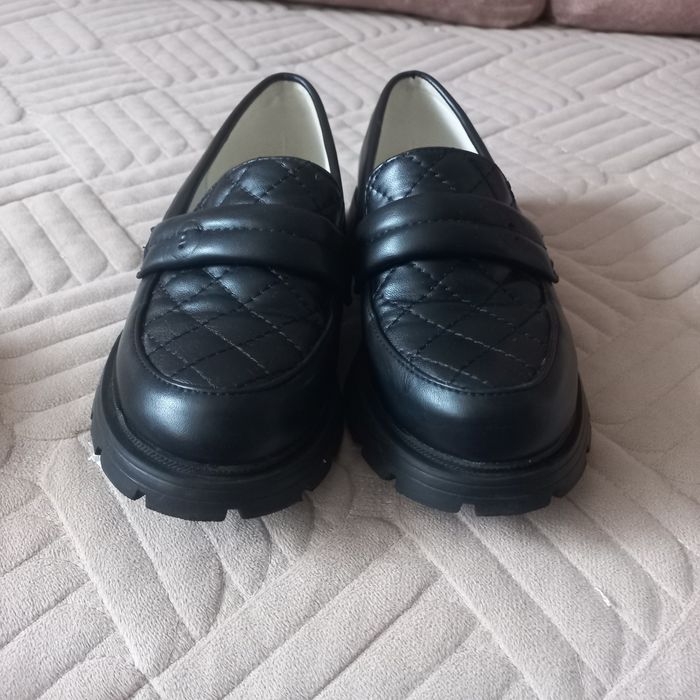 Продам детскую обувь