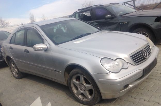 Dezmembram Mercedes Benz C Class,W203,2.2 cdi,an fabr 2003