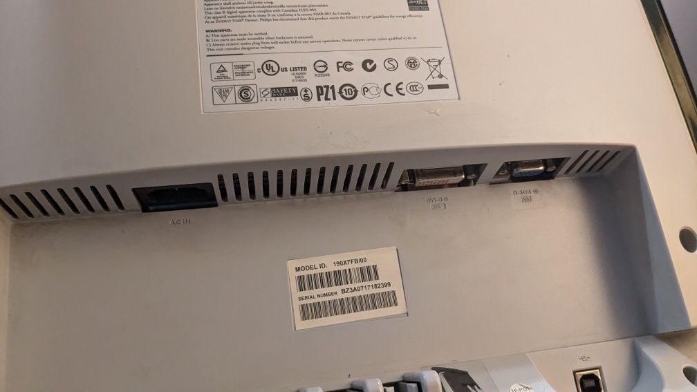 Монитор Philips 190X7 19 инча