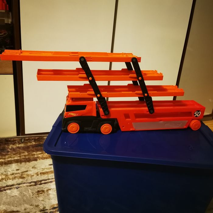 Camion transportor Hotwhlees