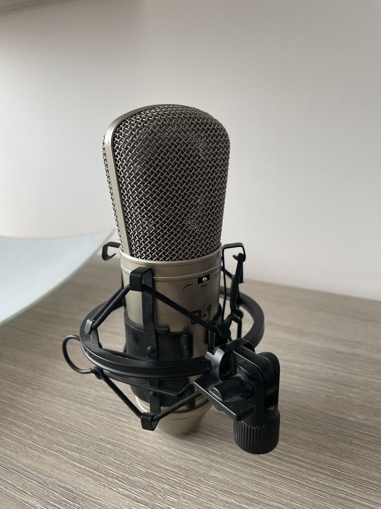 Microfon studio Behringer B1