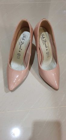 Pantofi stiletto - nude roze , marimea 37 - pielr naturala