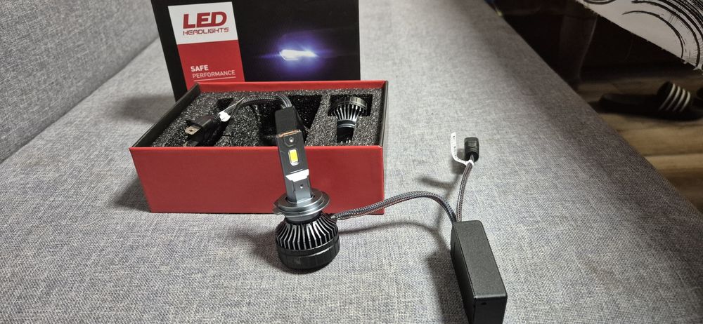 Продавам Лед крушки H7 / H4