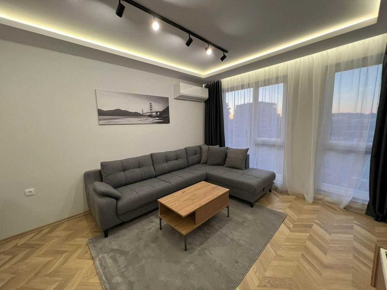 Дава се под наем Двустаен апартамент в Пловдив, Остромила - 72 кв.м за 500 € - Снимка #1
