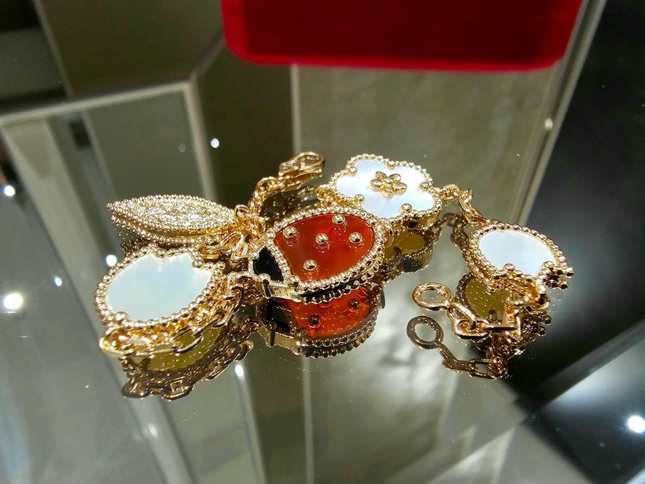 Van Cleef & Arpels VCA Rose Gold 5 Motifs Lucky Spring Дамска Гривна