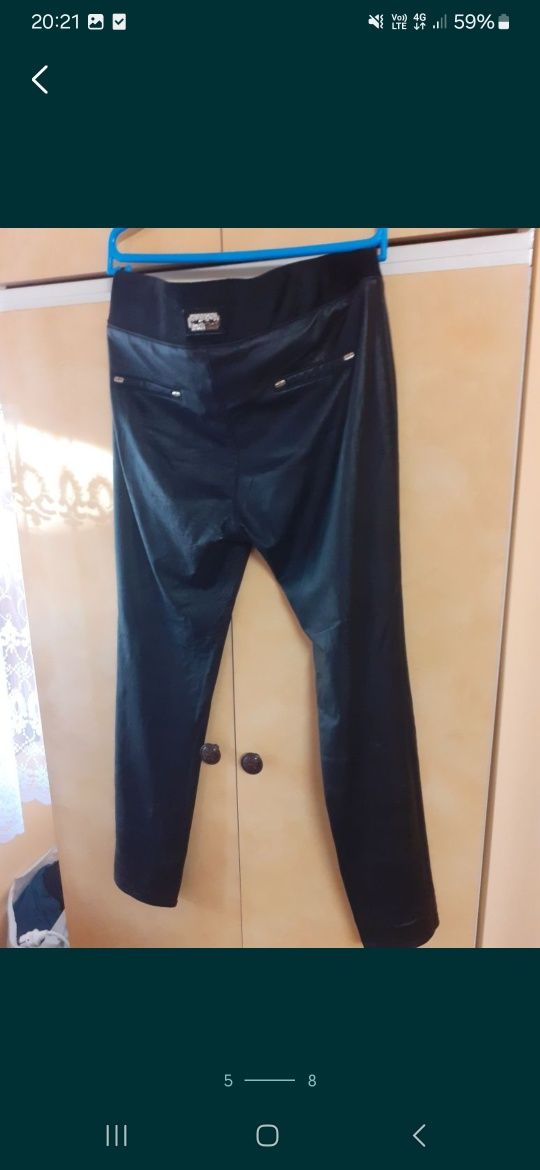 Pantaloni gravide imitație piele.