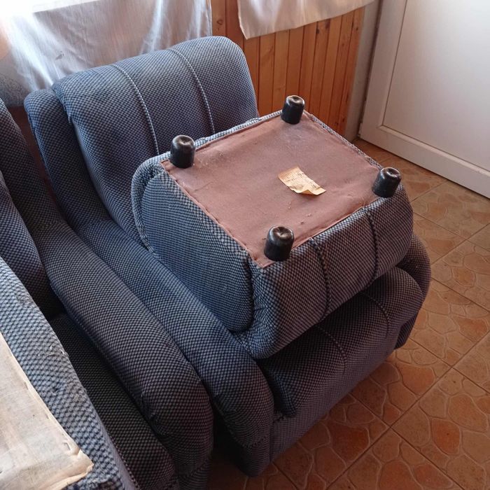 Диван разтегателен + 2 фотьойла + 2 табуретки