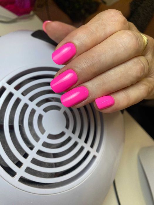 Servicii de infrumusetare: manichiura