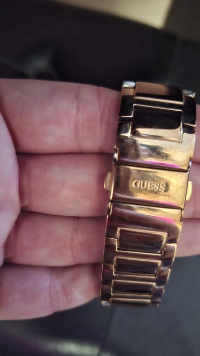 Дамски часовник на Guess