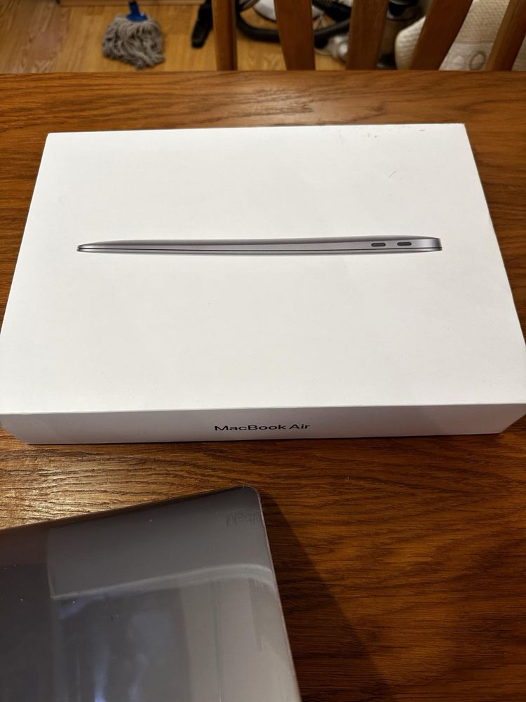 MacBook Air M1 13inch, 16GB memory 1TB SSD с подарък мишка