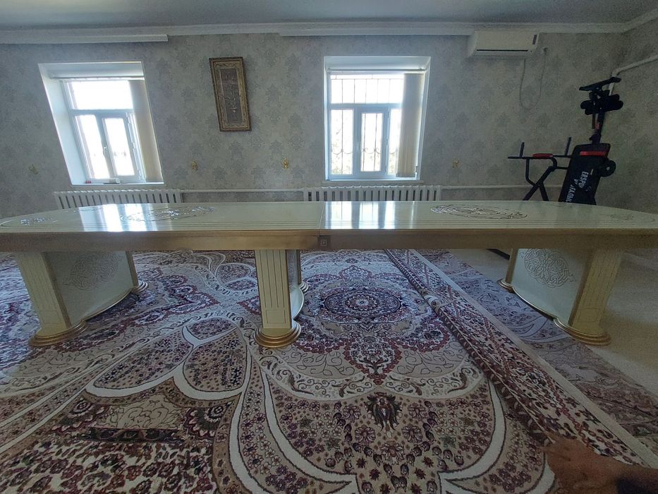 Қонақ күтуге арналған үстел