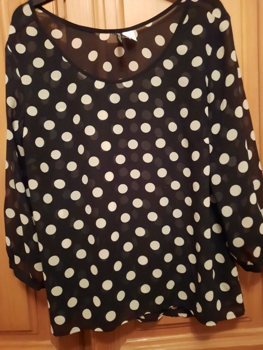 Bluza H&M neagra cu buline albe mărimea 44