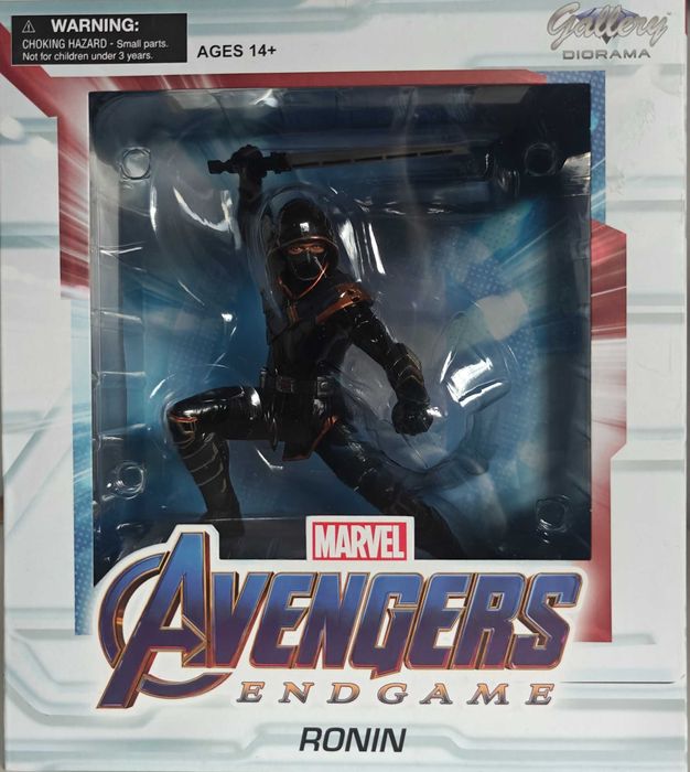 колекционерска фигура Diamond Select Marvel's Avengers - Hawkeye Ronin