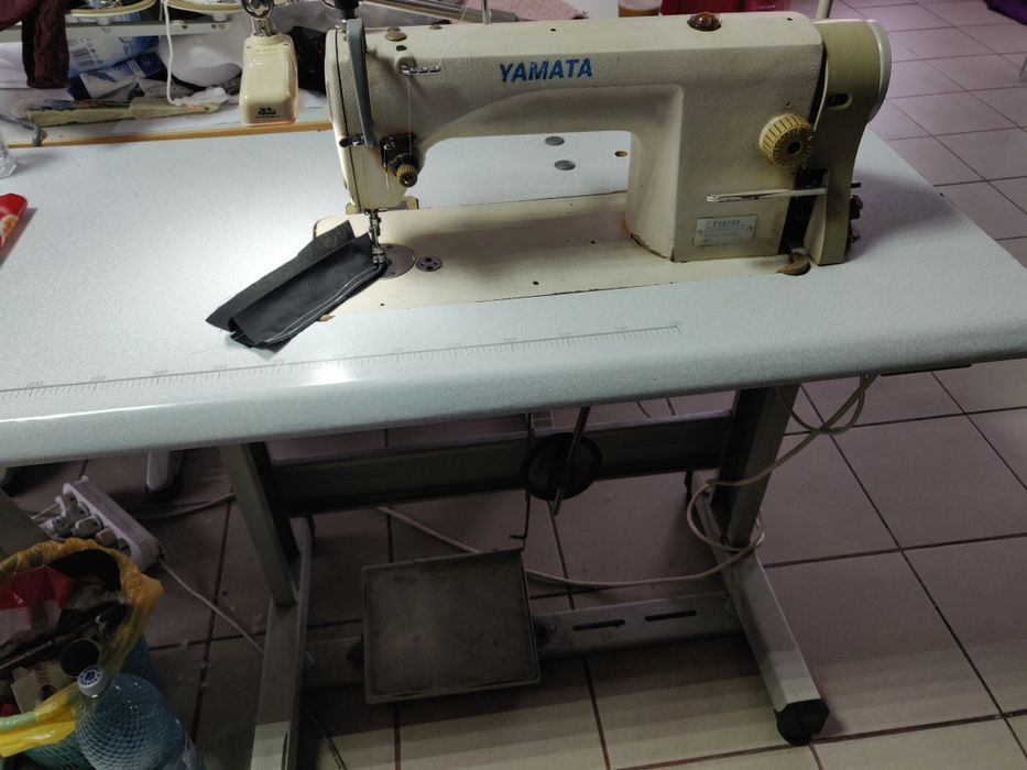 Mașină cusut liniara