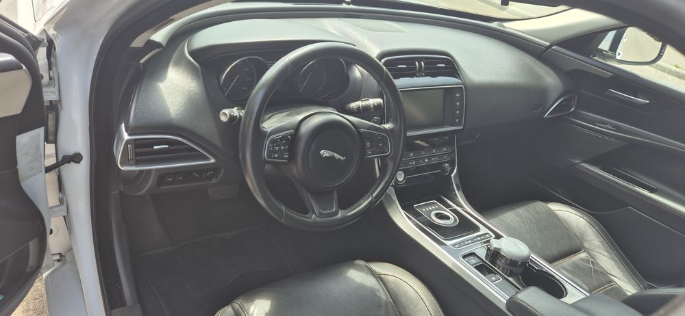 Vand Jaguar xe 2016