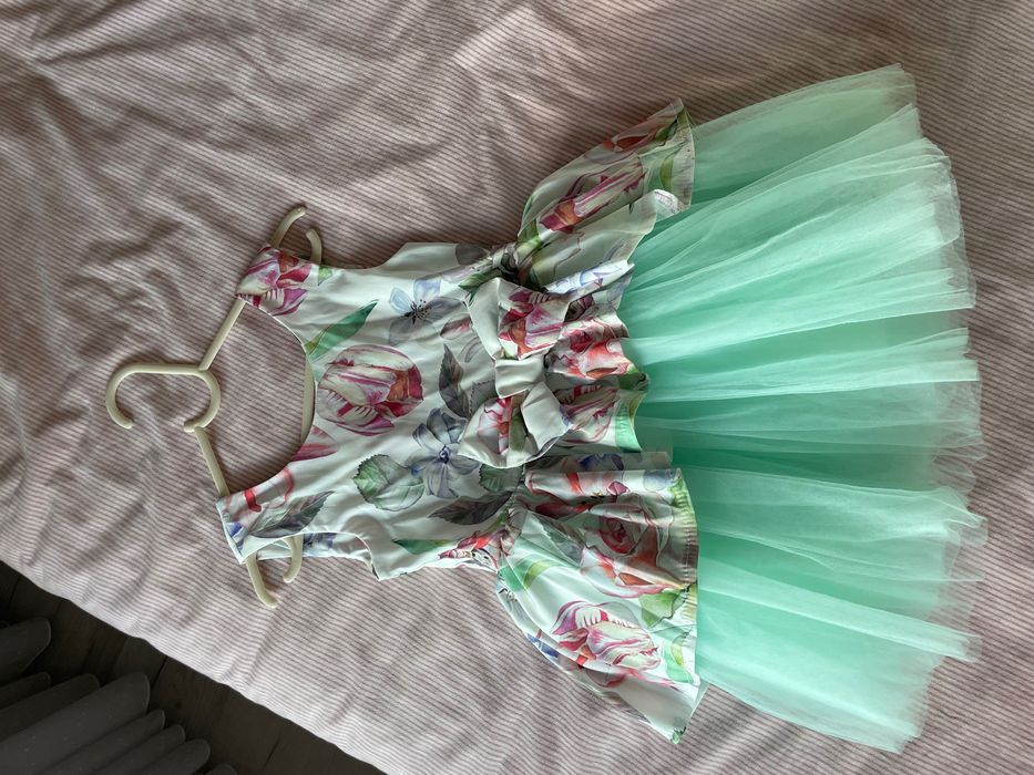 Официална детска рокля размер 110