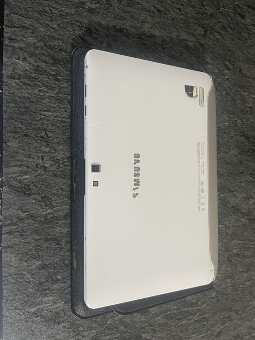 Продаю ноутбук-планшет Samsung ATIV Smart PC в хорошем состоянии