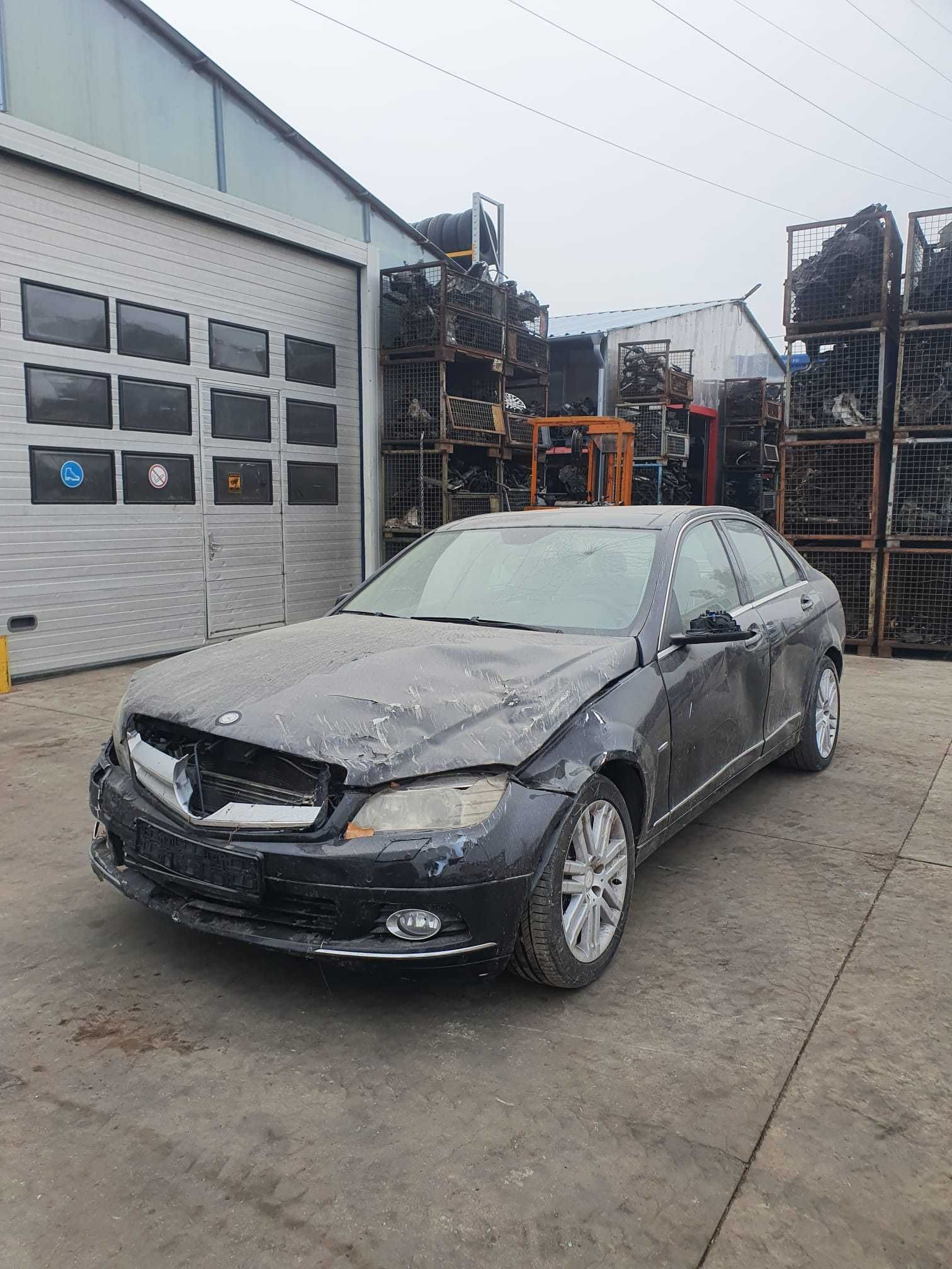 Mercedes c350  w204 cod motor 642832 AN 2010 Dezmembrez/Dezmembram