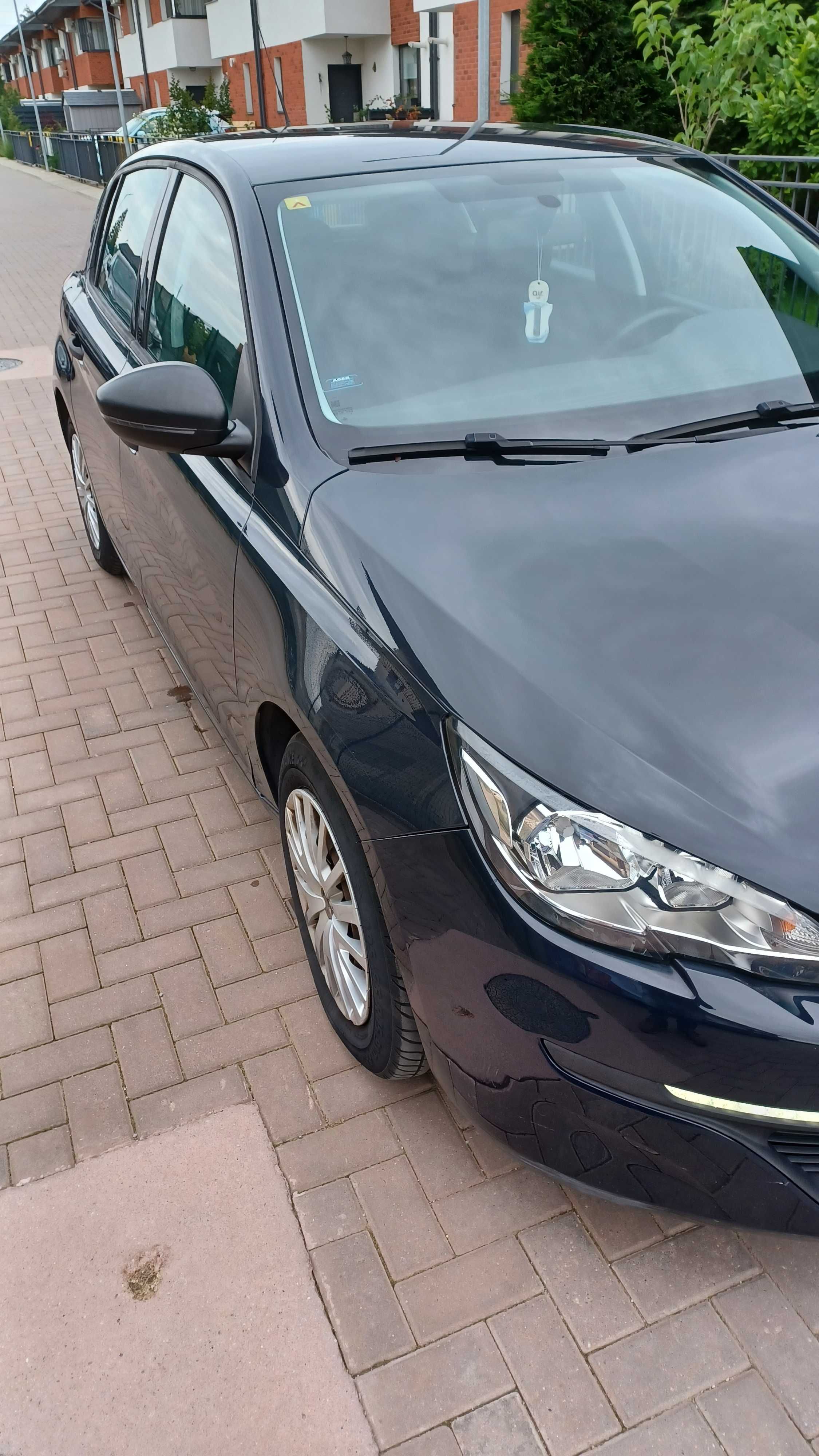 Vând PEUGEOT 308 - motor 1.2 benzină, an 2014
