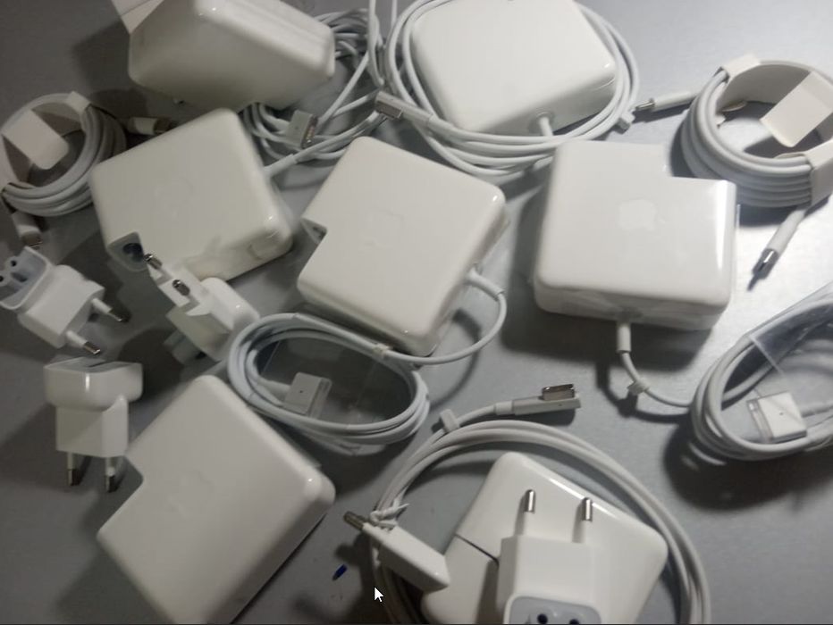 от вашего MacBook - magsafe и Type-c - зарядка, блок питания