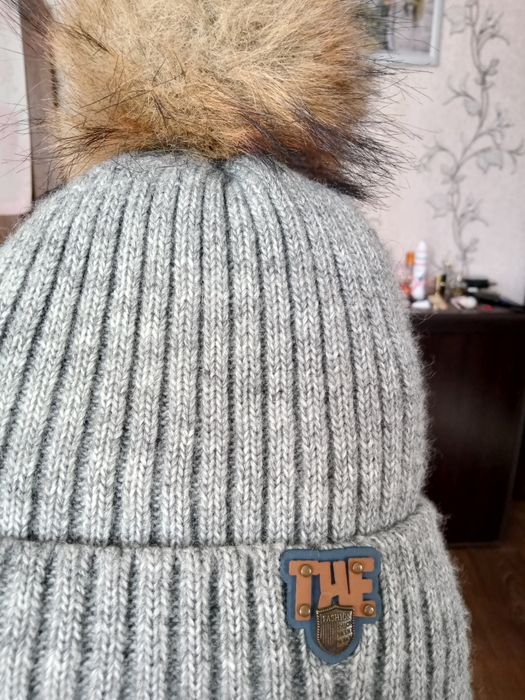 Шапка детская с шарфом. Новая. На зиму, очень теплая . Недорого.Торг у