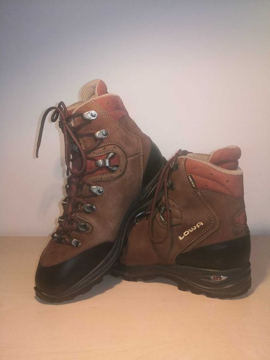 Bocanci Lowa Mărimea 40