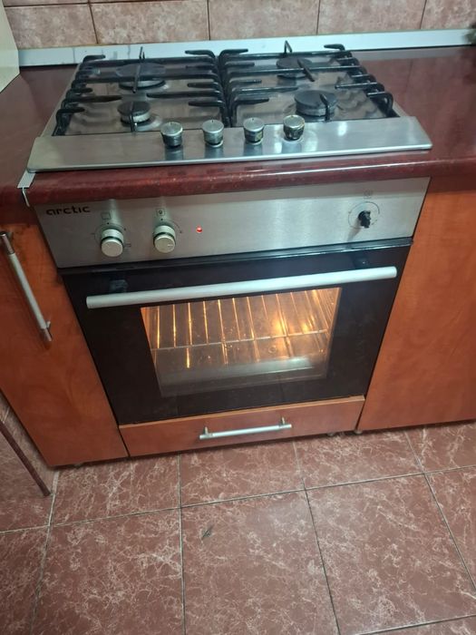 Plita si cuptor pe gaz