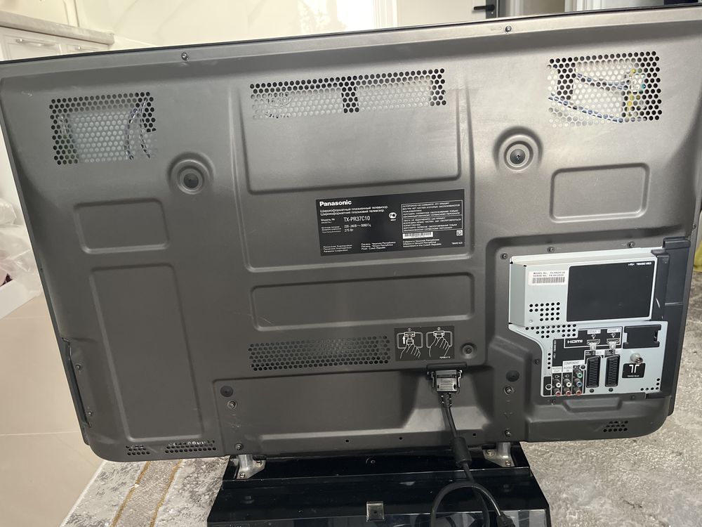 Продается широкоформатный телевизор Panasonic model TX-PR37C10