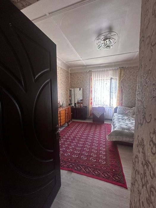 Uchaska sotiladi Shayxontoxur. Koʻkcha 3.50 sotik.