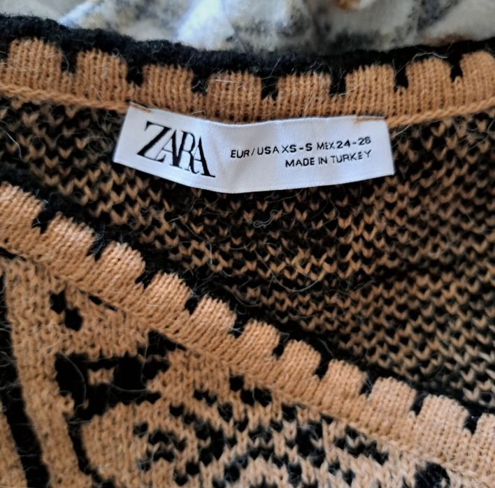 Pulover cu guler asimetric, zara