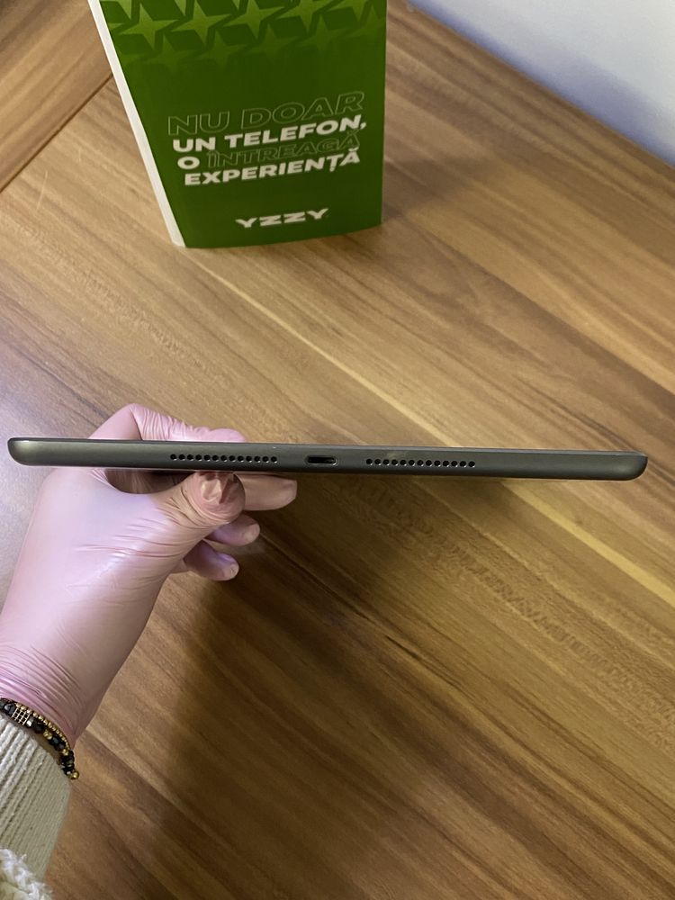 iPad 10.2-Inch 9th Generation / 64 GB / Space Gray/ Bun